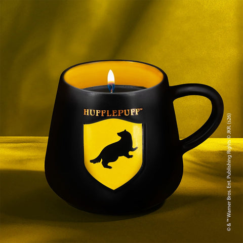 Harry Potter™ Hufflepuff Duftkerze in Tasse 275g Detail | AlletDufte.de