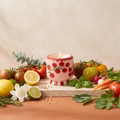 Paddywax Adopo Tomato Vine – Heirloom Tomato Keramik Duftkerze mit Duftzutaten: Tomaten, Zitrone, Limette, Eukalyptus, weißer Pfeffer, Gardenie, Salbei, Basilikum, Kiefer und Liebstöckel