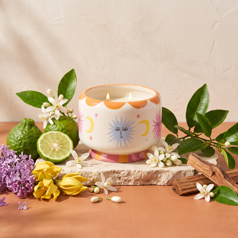 Paddywax Adopo Sun – Orange Blossom Keramik Duftkerze mit Duftzutaten: Bergamotte, Orangenblüte, Ylang-Ylang, Flieder, Petitgrain, grünes Laub und Palisander