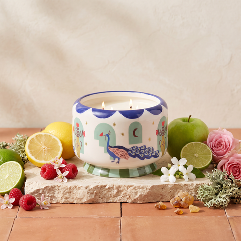 Paddywax Adopo Peacock – Misted Lime Keramik Duftkerze mit Duftzutaten: Himbeere, Zitrone, Limette, grüner Apfel, Jasmin, Rose, Eichenmoos und Amber