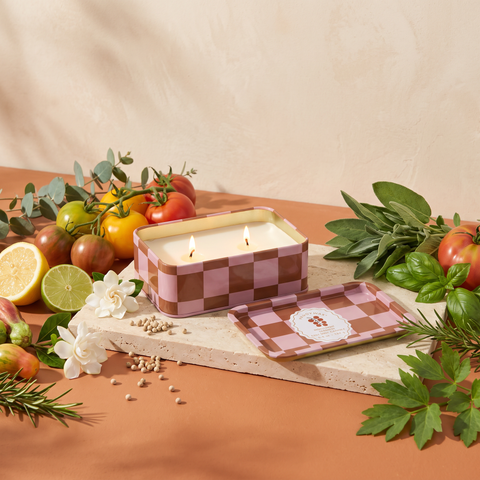 Paddywax Adopo Tomato Vine – Heirloom Tomato Duftkerze mit Duftzutaten: Tomaten, Zitrone, Limette, Eukalyptus, weißer Pfeffer, Gardenie, Salbei, Basilikum, Kiefer und Liebstöckel