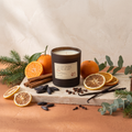 Paddywax Library - Charles Dickens - Duftkerze - 170g mit Duftzutaten: Mandarine, Zitrone, Orange, Zimt, Tonkabohne, Nelke, Vanille, Tannennadeln und Eukalyptus