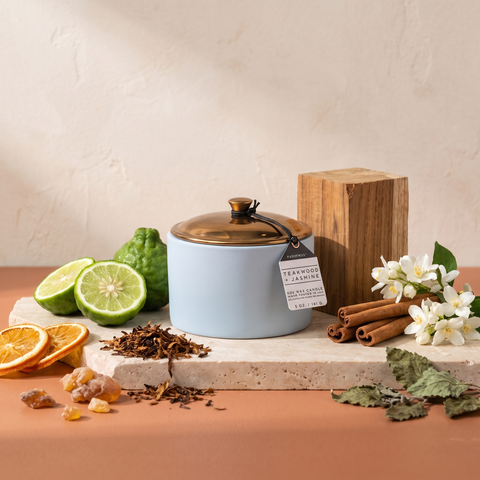 Paddywax Hygge - Teakwood & Jasmine - Duftkerze - 141g mit Duftzutaten: Bergamotte, Teakholz, Zimt, Jasmin, Orange, Tabak, Amber, Moschus und Patchouli
