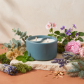 Paddywax Sea Moss & Sage - Yin-Yang Duftkerze - Royal Blue - 311g mit Duftzutaten: Seemoos, Eukalyptus, Minze, Geranie, Pfingstrose, Veilchen, Amber, Patchouli, Salbei, Lavendel, Blaufichte und Sandelholz