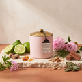 Paddywax Hygge - Rosewood & Patchouli - Duftkerze - 425g mit Duftzutaten: Bergamotte, Limette, Muskatnuss, Rosengeranie, Amber, Pfingstrose, Zedernblätter, würziger Moschus und Sandelholz