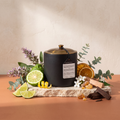Paddywax Hygge - Bergamot & Mahagony - Duftkerze - 425g mit Duftzutaten: Bergamotte, Zitronenschale, Limette, Orange, Muskatellersalbei, Eukalyptus, wilder Jasmin, Zedernholz, Moschus, Amber und Mahagoni