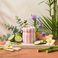 Paddywax Cabana - Grecian Sand - Keramik Duftkerze - 184g mit Duftzutaten: Eukalyptus, Limette, Kardamom, Gurke, Melone, Iris, Veilchen, Frangipani, Zitronengras, Palmblätter, Sandelholz und Bambus