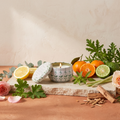 Paddywax Tulip - Verbena & Lemongrass - Duftkerze - 56g mit Duftzutaten: Zitrone, Eukalyptus, Mandarine, Bergamotte, wilde Verbene, Zitronengras, Geranienblatt, Rose, Moschus, Zeder und Sandelholz