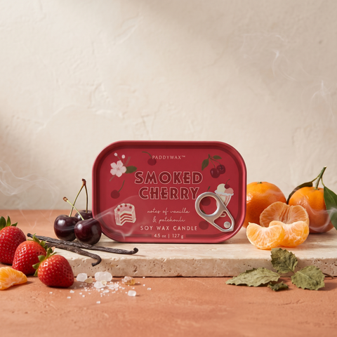 Paddywax Bistro - Smoked Cherry - Tin Duftkerze - 127g mit Duftzutaten: Erdbeere, Mandarine, Kirsche, süße Vanille, Kristallzucker und Patchouli