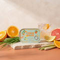 Paddywax Bistro - Orange Citrus Spritz - Tin Duftkerze - 127g mit Duftzutaten: süße Orange, Grapefruit, Zitrusfrüchte, frische Gräser und Zitronengras