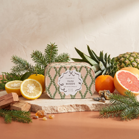 Paddywax Chérie - Yuzu Woods - Tin Duftkerze - 127g mit Duftzutaten: Yuzu, Mandarine, Grapefruit, grüne Ananas, Zeder, Tannennadeln, Frasertanne, Tannenbalsam und Amber