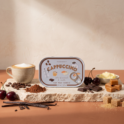 Paddywax Bistro - Cappuccino - Chocolate & Cherry - Tin Duftkerze - 127g mit Duftzutaten: Kaffeebohne, Kakao, gesalzene Butter, Karamell, brauner Zucker und Vanille