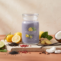 Yankee Candle Black Tea & Lemon - Signature 2 Docht Duftkerze - 567g mit Duftzutaten: Schwarztee, Yuzu, Zitrone, rosa Pfeffer, schwarzer Sesam, Ingwer, Limettenblätter, Vanille, Gewürznelke, Kokosnuss und Moschus