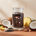 Yankee Candle Black Coconut - Signature 2 Docht Duftkerze - 567g mit Duftzutaten: Ananas, Kokosnuss, Kokosnussblüte, pudrige Noten, Zedernholz und Moschus