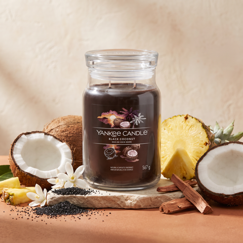 Yankee Candle Black Coconut - Signature 2 Docht Duftkerze - 567g mit Duftzutaten: Ananas, Kokosnuss, Kokosnussblüte, pudrige Noten, Zedernholz und Moschus