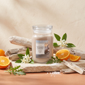 Yankee Candle Seaside Woods - Signature 2 Docht Duftkerze - 567g mit Duftzutaten: Orangenblüte, Zitrusfrüchte, Strand-Kresse, Baumwollholz und Treibholz