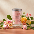 Yankee Candle Fresh Cut Roses - Signature 2 Docht Tumbler - 567g mit Duftzutaten: Apfelschale, Blattgrün, Zitrusnoten, Geranie, Rose, Moschus und pudrige Noten
