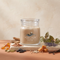 Yankee Candle Amber & Sandalwood - Signature 2 Docht Duftkerze - 368g mit Duftzutaten: Kardamom, Tonkabohne, weißer Pfeffer, Treibholz, Karamell, Lavendel, Patschuli, Vanille, Zedernholz und Sandelholz