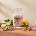 Yankee Candle Garden Party - Duftkerze - 538g mit Duftzutaten: Bergamotte, Zitrusfrüchte, weißer Tee, Zitrone, Rosenwasser, Tau, holzige Noten, Ambra und Palisander
