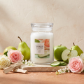 Yankee Candle Blooming Love - Signature 2 Docht Duftkerze - 567g mit Duftzutaten: Birne, grüner Apfel, Tautropfen, Rose, Maiglöckchen, Gurke, Hölzer und Moschus