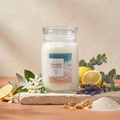 Yankee Candle Sun & Sand - Signature 2 Docht Duftkerze - 567g mit Duftzutaten: Orangenblüte, Zitrone, Elemi, Eukalyptus, Lavendel, Neroli, pudrige Noten und Moschus