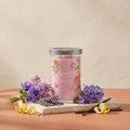 Yankee Candle Hand Tied Blooms - Signature 2 Docht Tumbler - 567g mit Duftzutaten: Stiefmütterchen, Zitronenschale, Flieder, Lavendel, Veilchen, Hyazinthe, Gewürzvanille, Geldbaumblatt, weißer Moschus und Hölzer