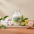 Yankee Candle Clean Cotton - Classic Duftkerze - 623g mit Duftzutaten: Ozon, grüne Blätter, Bergamotte, Baumwolle, Maiglöckchen, Rose, Vetiver, Zeder, Moschus und holzige Noten